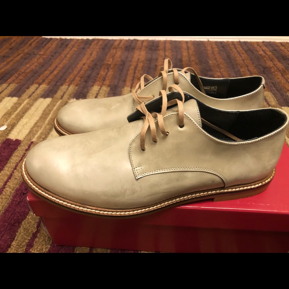 Bonpoint derby shoes in silver. Brand new, never worn. Men’s 5/women’s 6.5